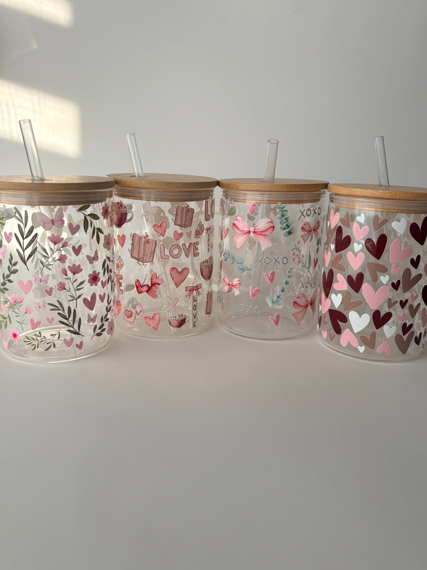 Tasse en verre avec couvercle et paille (17 oz) - Love