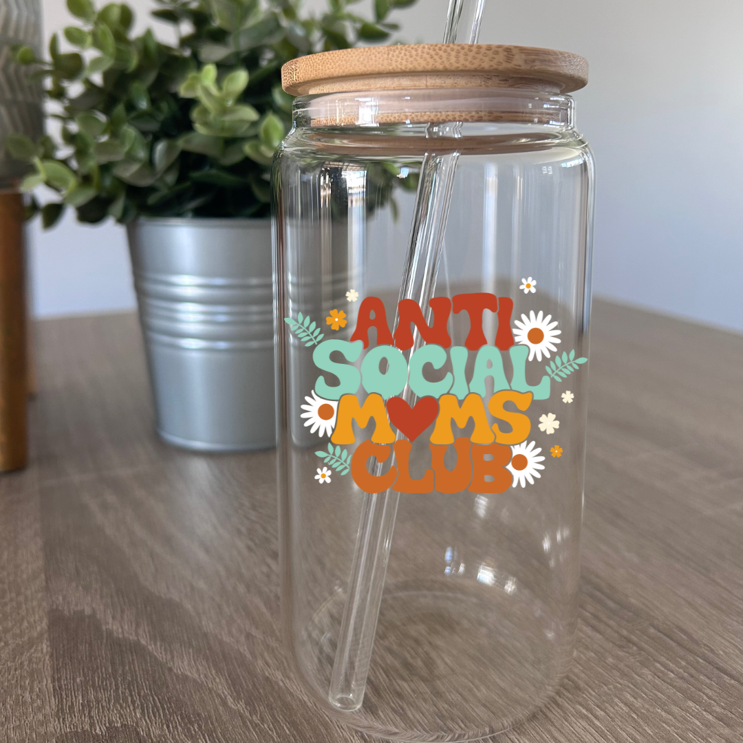 Tumbler en verre avec couvercle et paille (16 oz) - Anti social moms club 🙅♀️