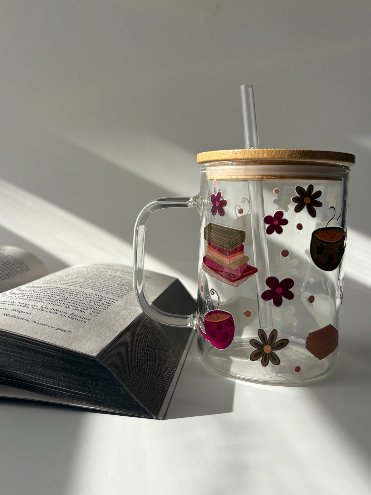 Tasse en verre avec couvercle et paille (17 oz) - Café & livre