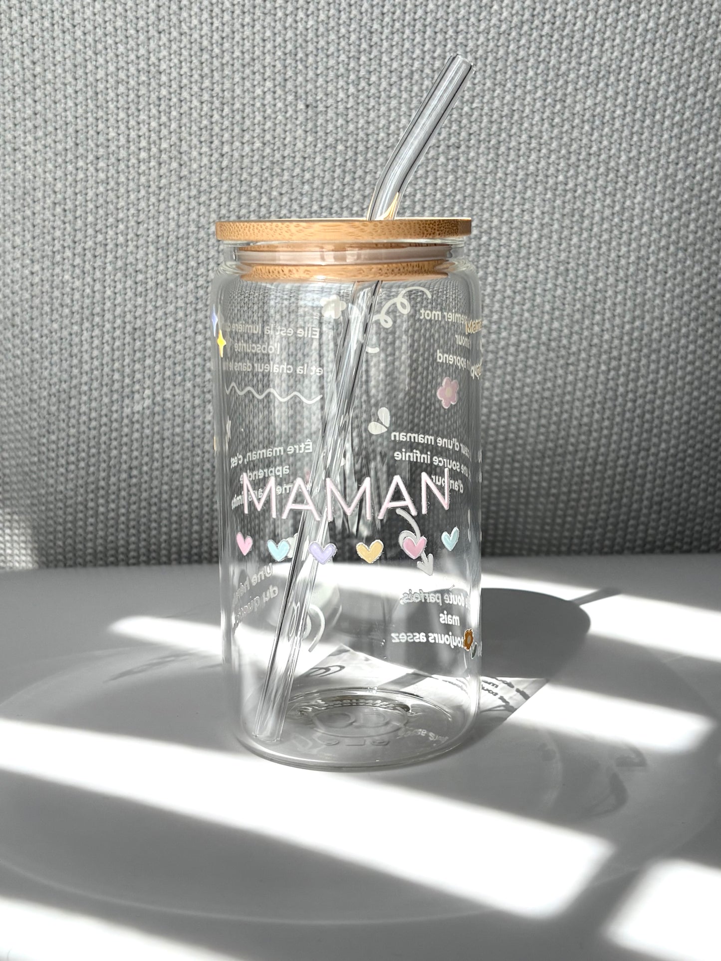 Tumbler en verre avec couvercle et paille (16 oz) - Coeur de maman pastel 🩵