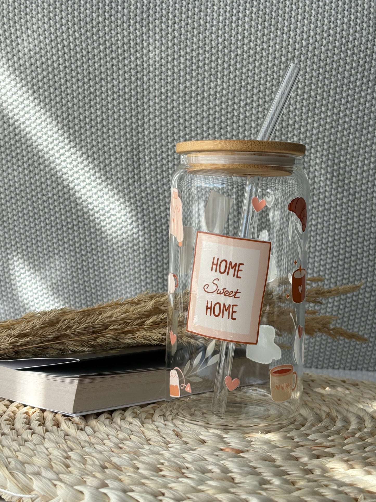 Tumbler en verre avec couvercle et paille (16 oz) - Home sweet home🧦🧶🫖