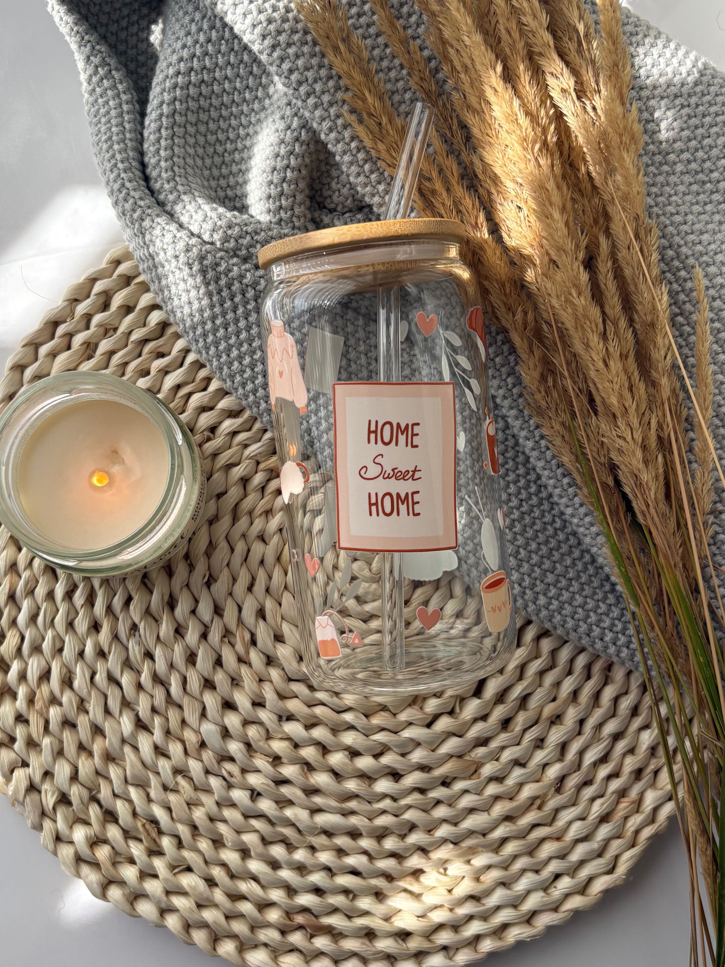 Tumbler en verre avec couvercle et paille (16 oz) - Home sweet home🧦🧶🫖