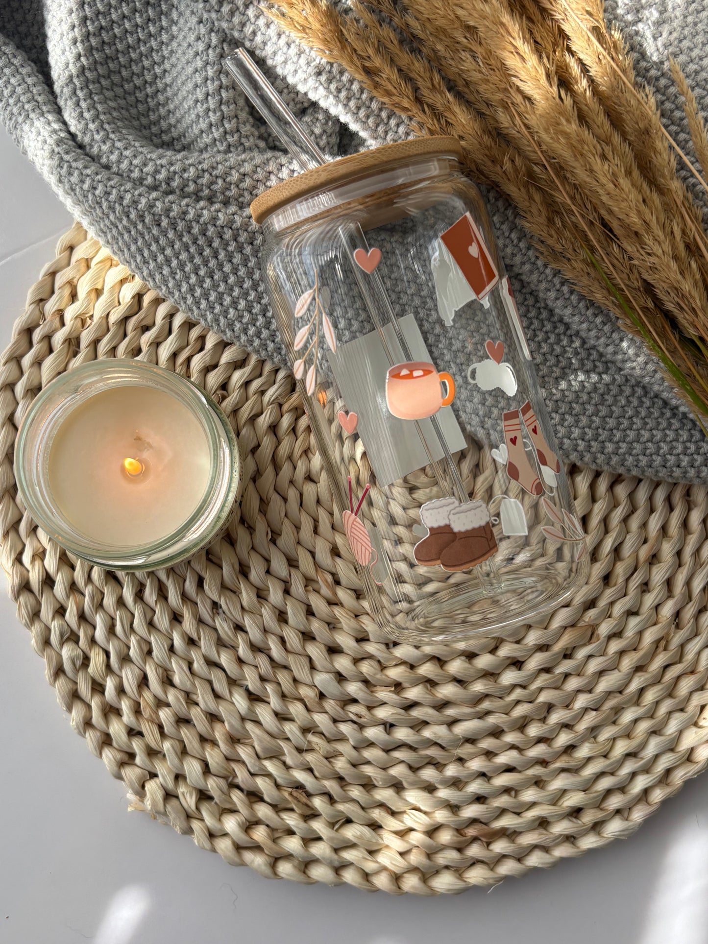 Tumbler en verre avec couvercle et paille (16 oz) - Home sweet home🧦🧶🫖
