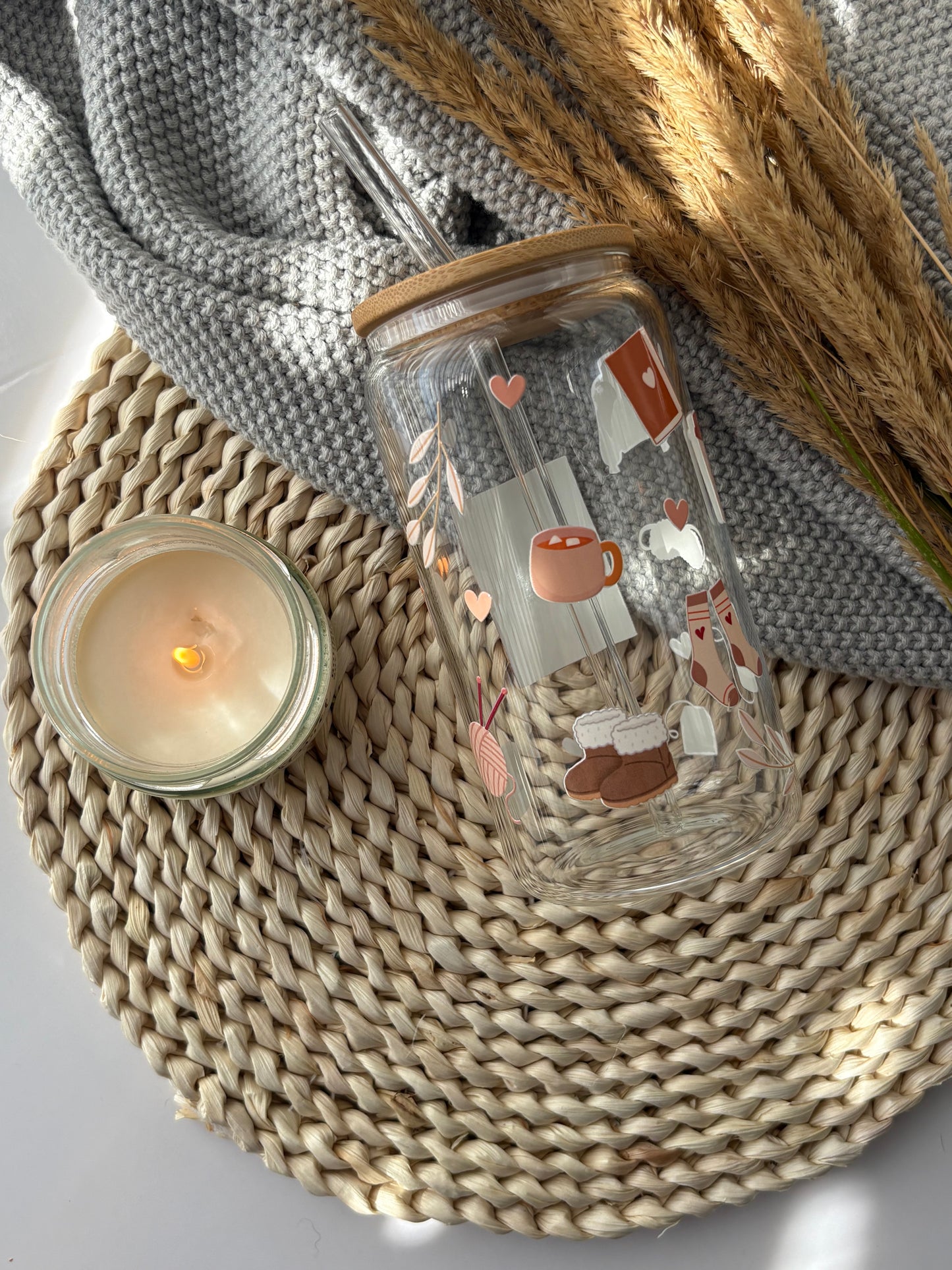 Tumbler en verre avec couvercle et paille (16 oz) - Home sweet home🧦🧶🫖