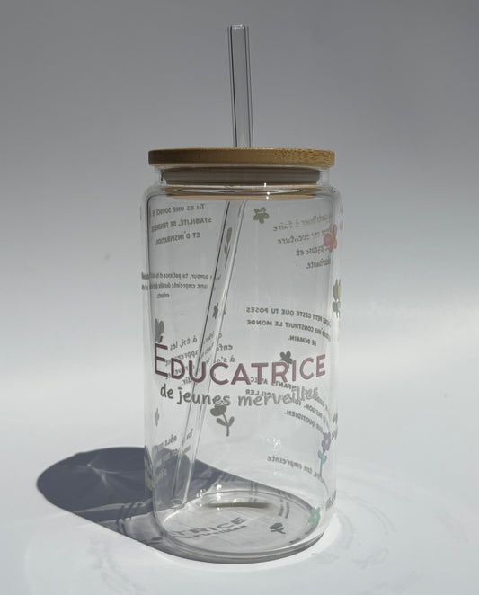 Tumbler en verre avec couvercle et paille (16 oz) - Éducatrice de jeunes merveilles 💕