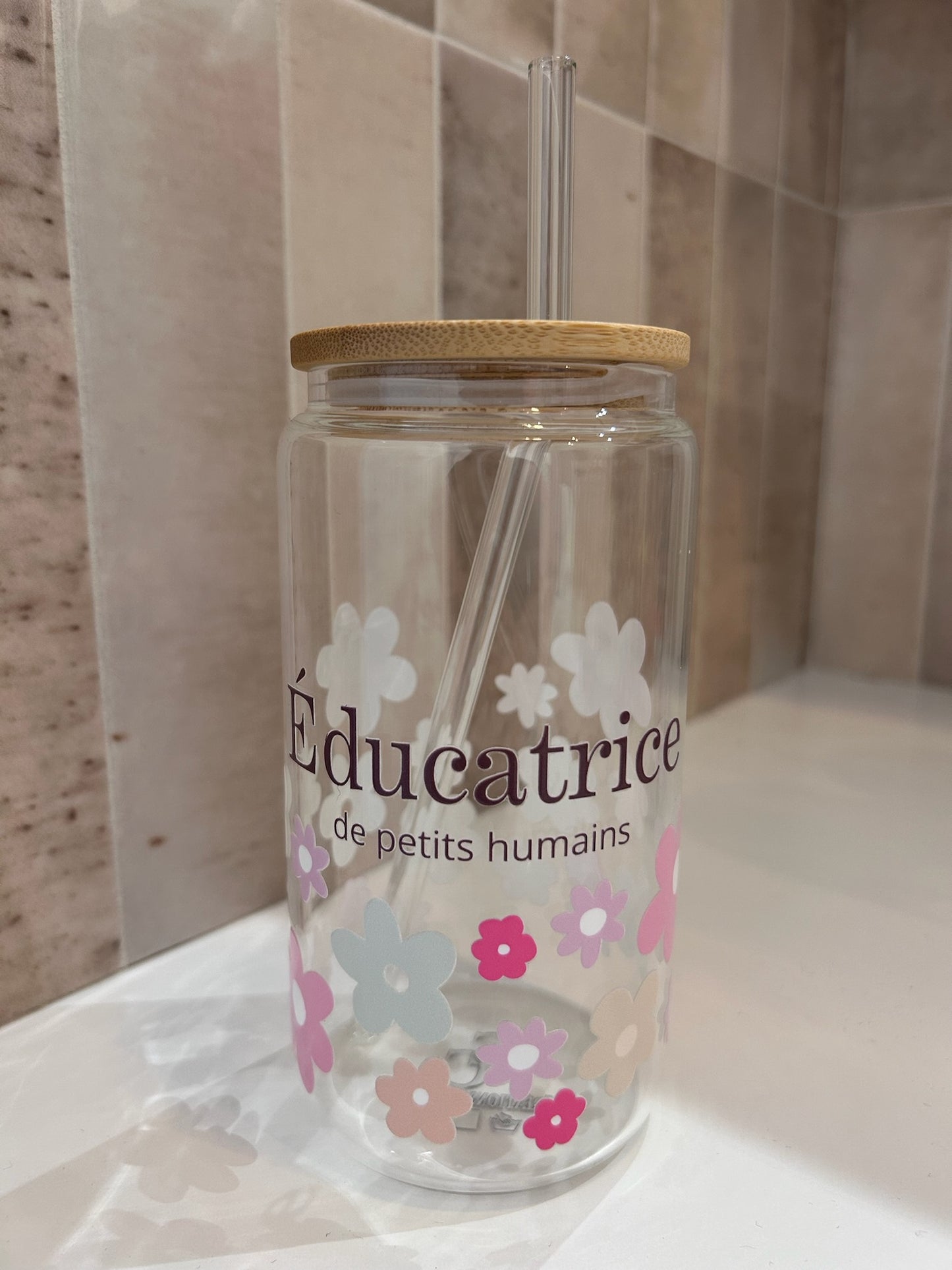 Tumbler en verre avec couvercle et paille (16 oz) - Éducatrice 🌸