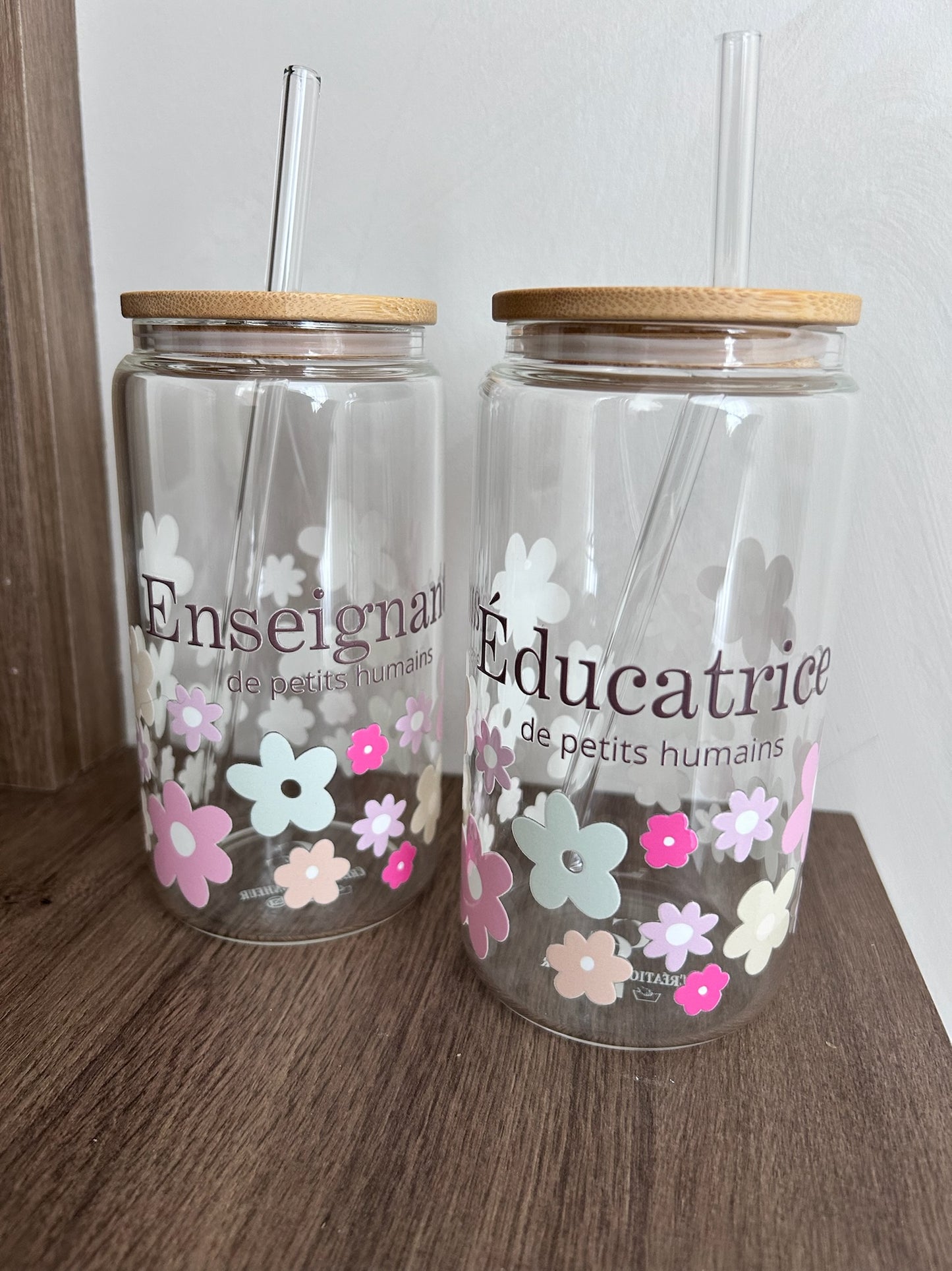 Tumbler en verre avec couvercle et paille (16 oz) - Éducatrice 🌸