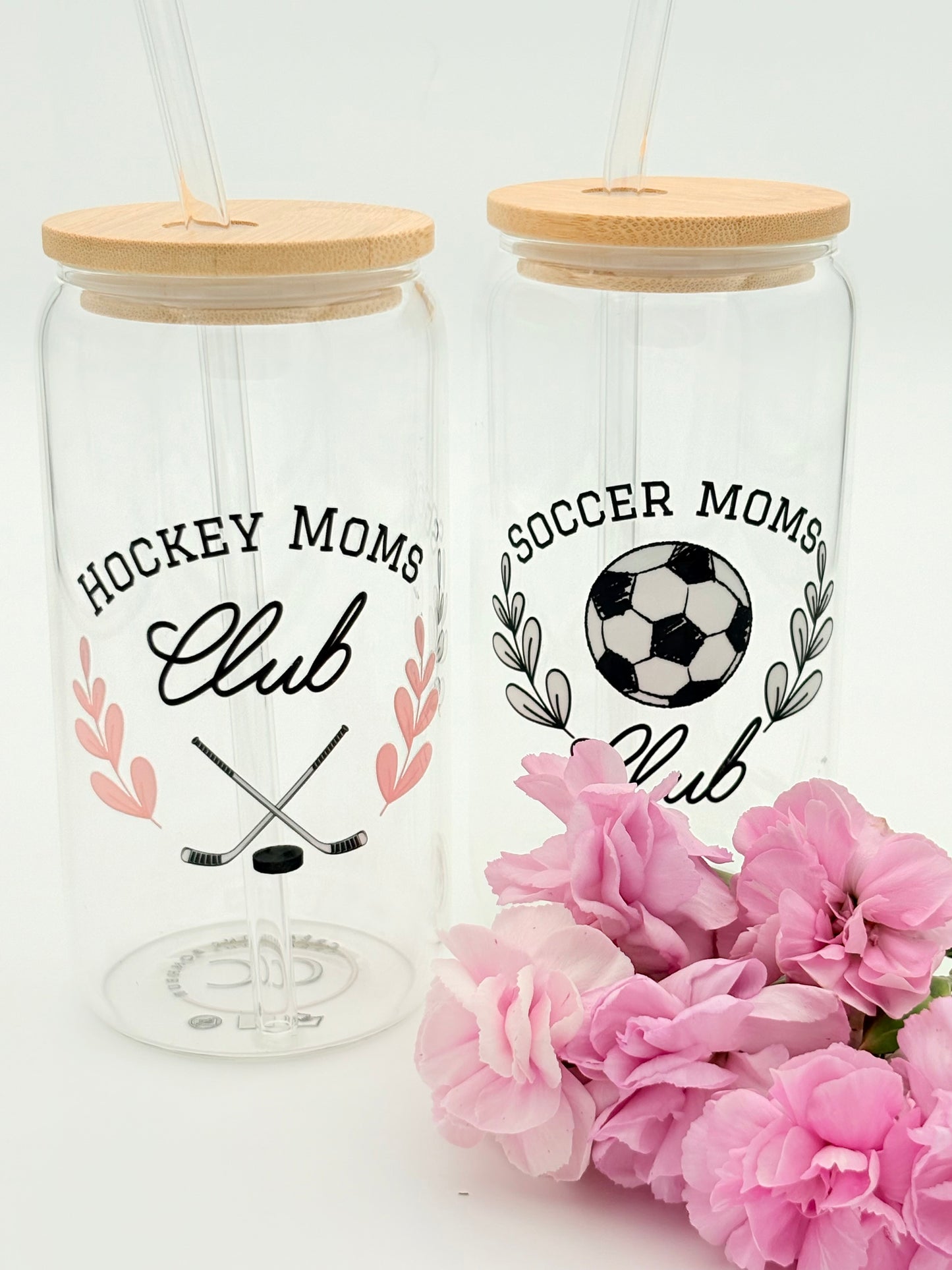 Tumbler en verre avec couvercle et paille (16 oz) - Hockey moms club 🏒