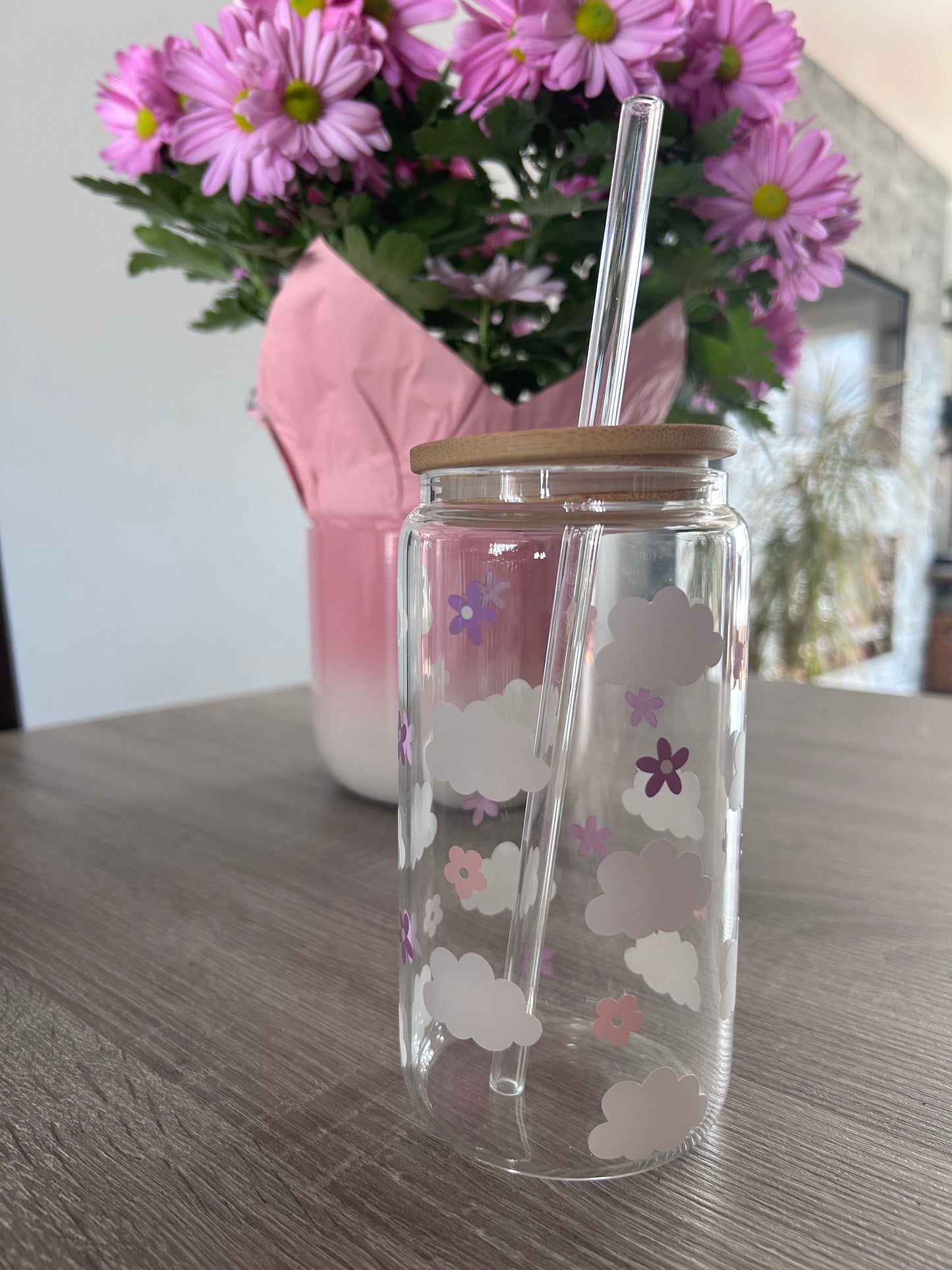 Tumbler en verre avec couvercle et paille (16 oz) - Nuages ☁️