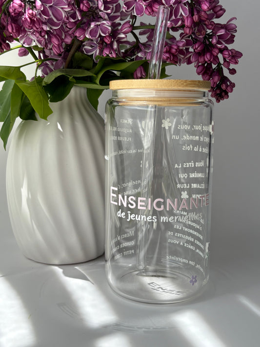 Tumbler en verre avec couvercle et paille (16 oz) - Enseignante de jeunes merveilles pastel 💜