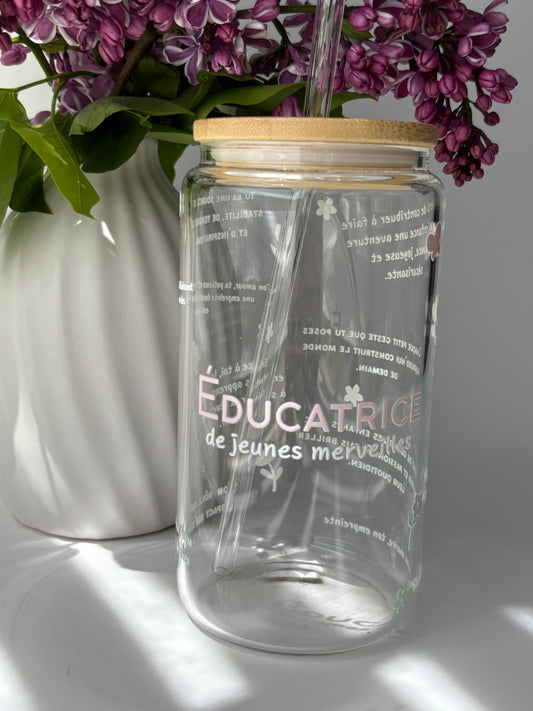 Tumbler en verre avec couvercle et paille (16 oz) - Éducatrice de jeunes merveilles 💕