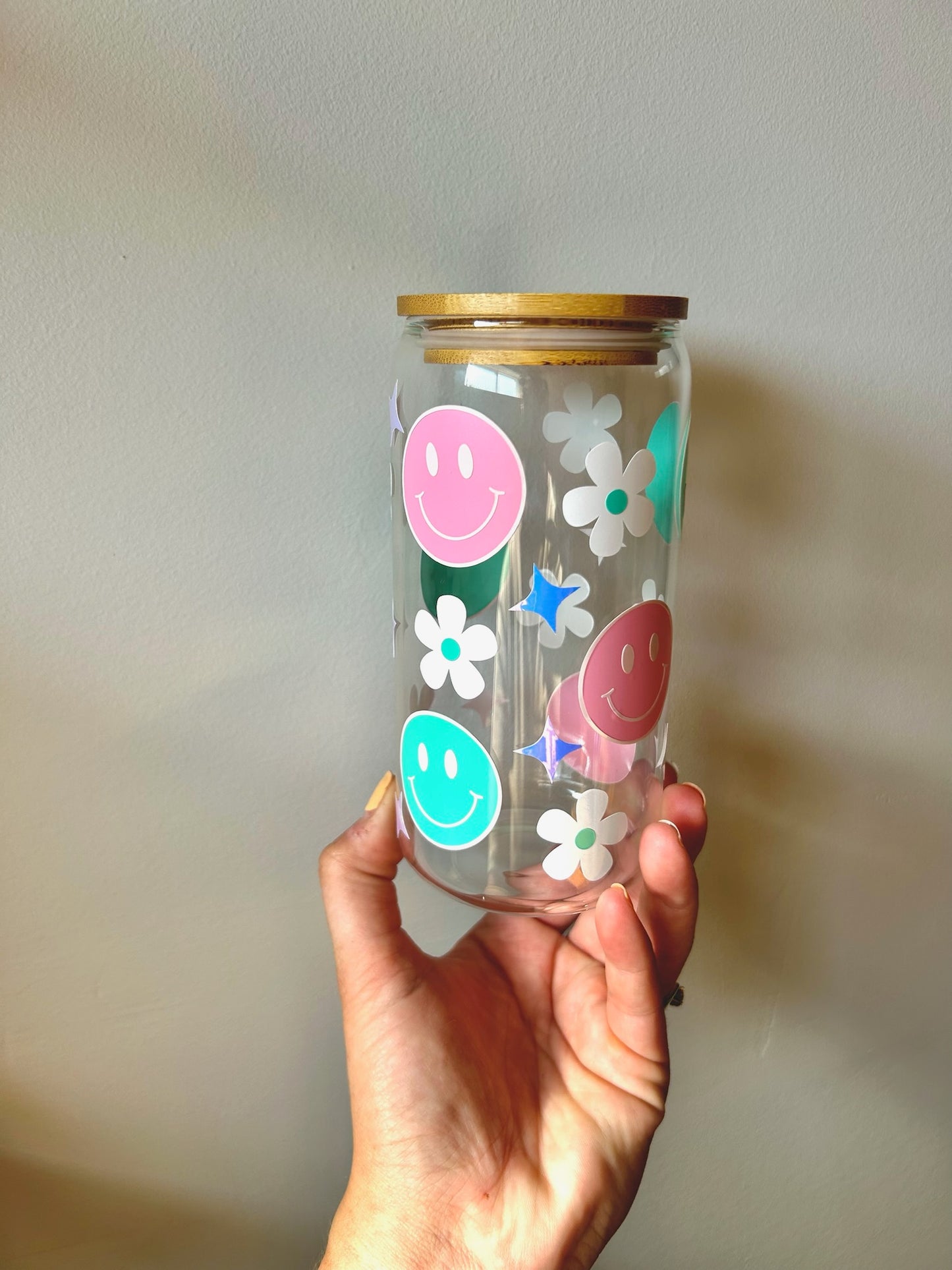 Tumbler en verre avec couvercle et paille (16 oz) - Happy face 😀