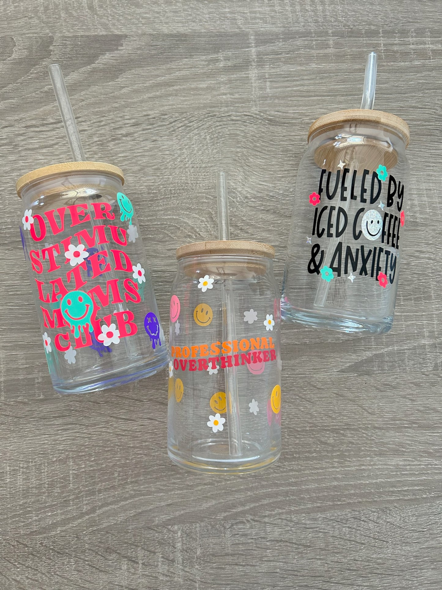 Tumbler en verre avec couvercle et paille (16 oz) - Overstimulated moms club 🙂