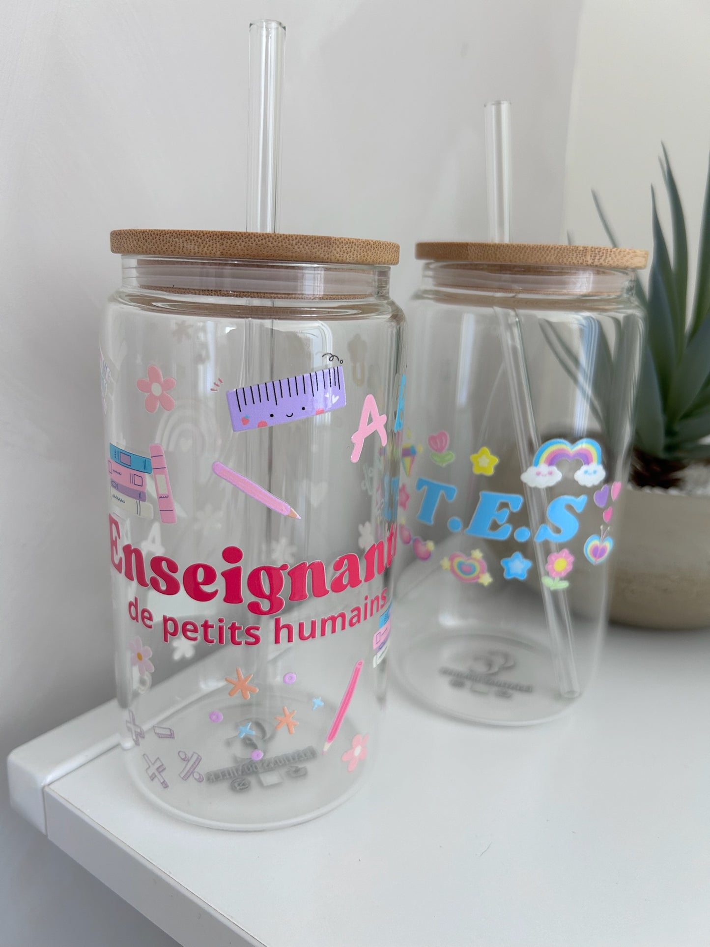 Tumbler en verre avec couvercle et paille (16 oz) - Enseignante de petits humains V2 📓